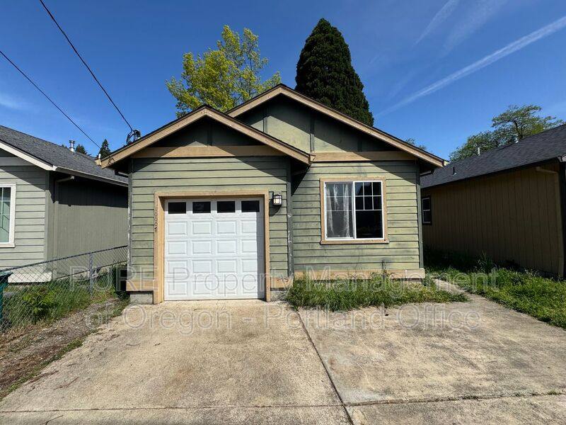House for rent at 10007 SE Amherst, Clackamas, OR 97015
