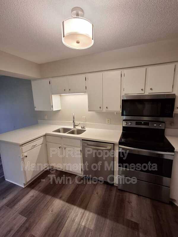 Townhouse for rent at 9468 Kingsview Lane N, Osseo, MN 55369
