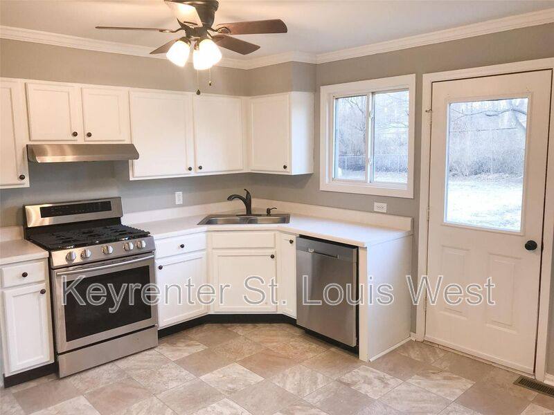 House for rent at 231 Hillsdale Dr, Ballwin, MO 63011