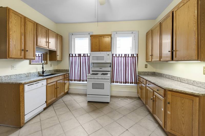 Apartment for rent at 112 Ashworth Place #1, Syracuse, NY 13210