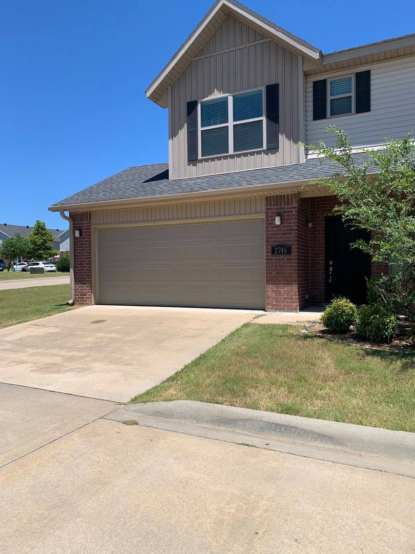 Townhouse for rent at 2746 W Kilimanjaro Way, Rogers, AR 72758