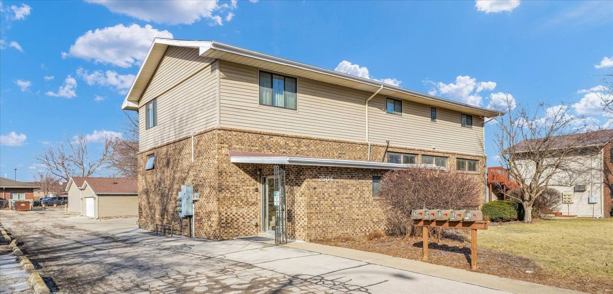 Apartment for rent at 2504 E Washington St, Bloomington, IL 61701
