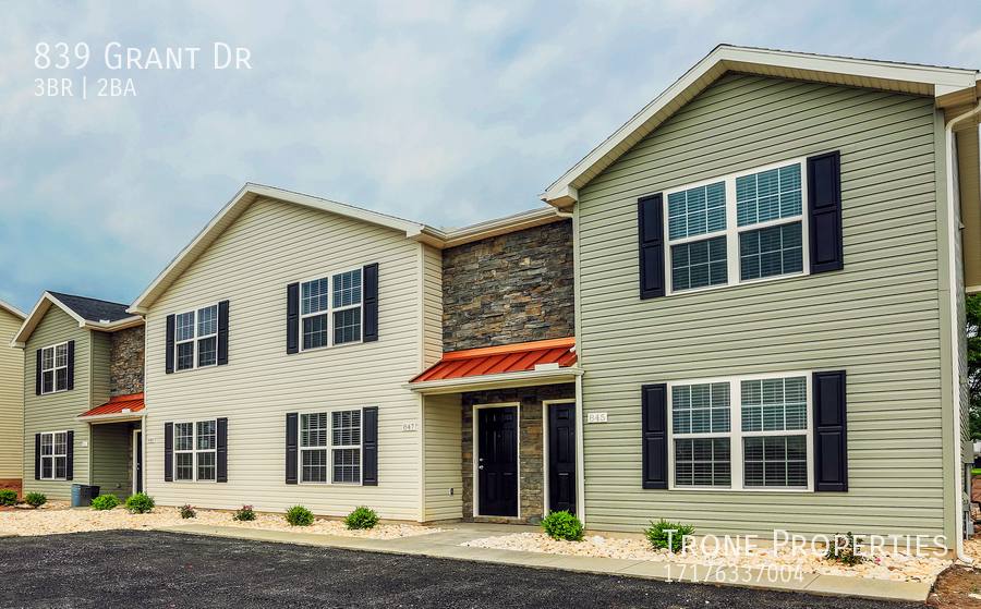 Townhouse for rent at 867 Grant Dr, Hanover, PA 17331