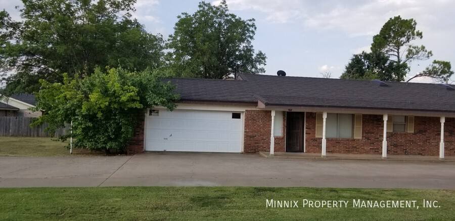 Townhouse for rent at 1005 Itasca St, Plainview, TX 79072
