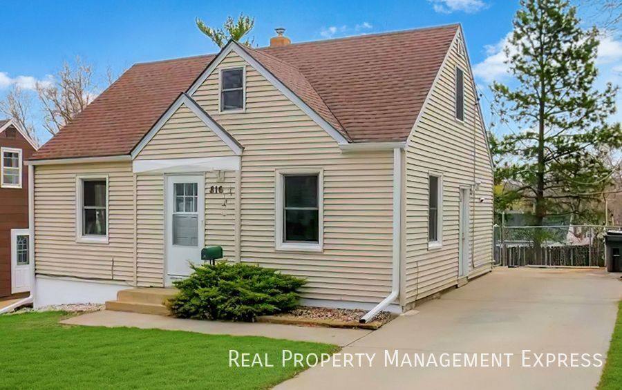 House for rent at 816 S Glendale Ave, Sioux Falls, SD 57104