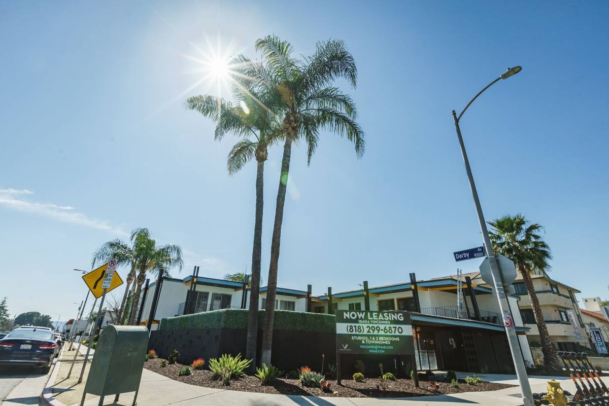 Apartment for rent at 18404 Vincennes St, Northridge, CA 91325