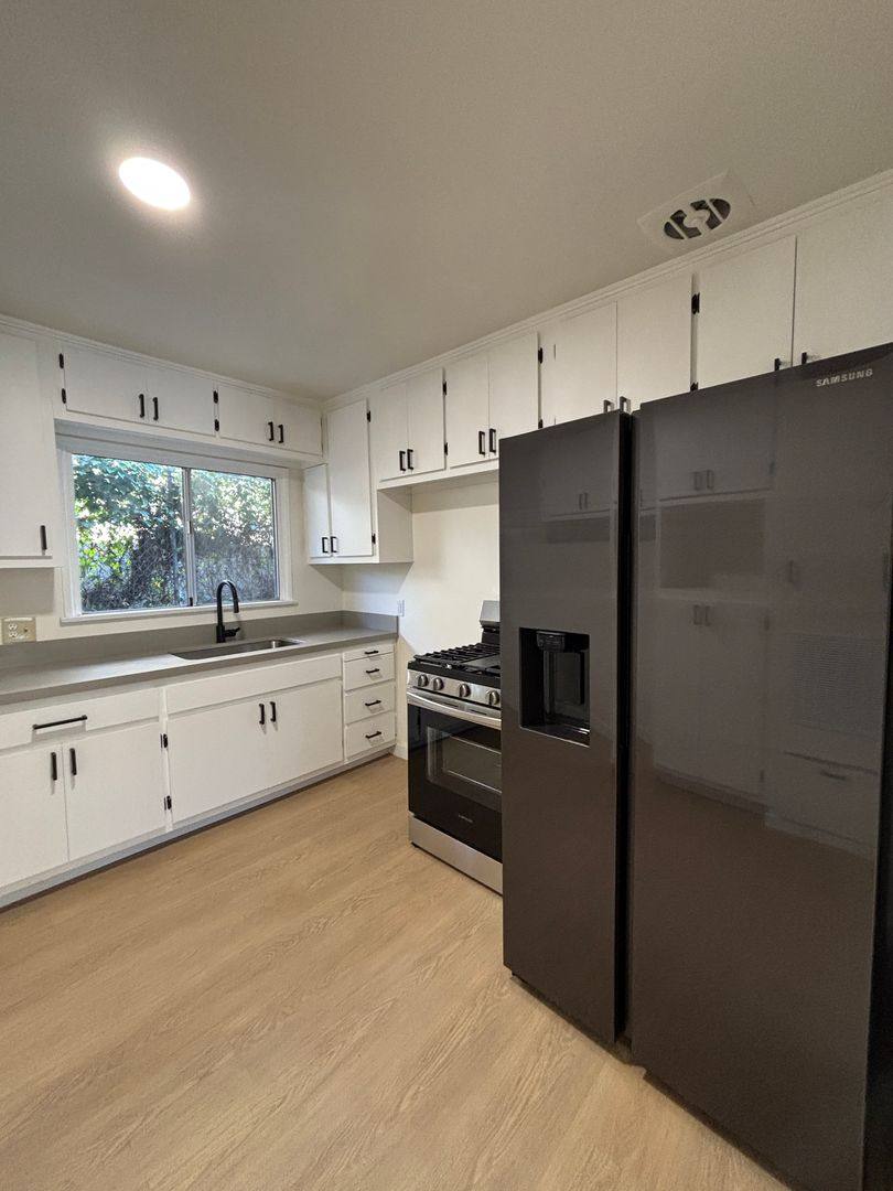 Apartment for rent at 6817-6819 N Figueroa St, Los Angeles, CA 90042