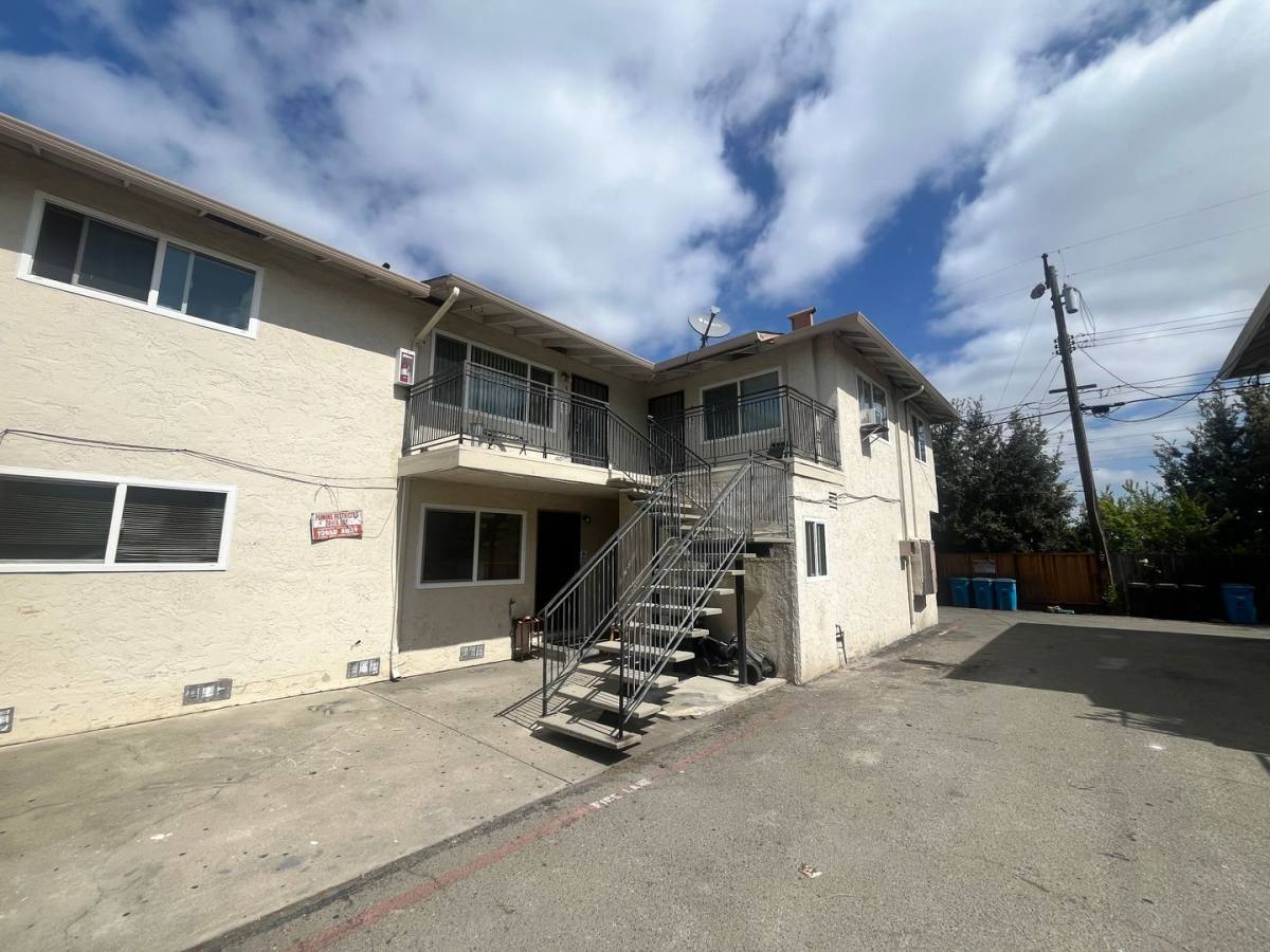 Apartment for rent at 2141 Main St, Santa Clara, CA 95050