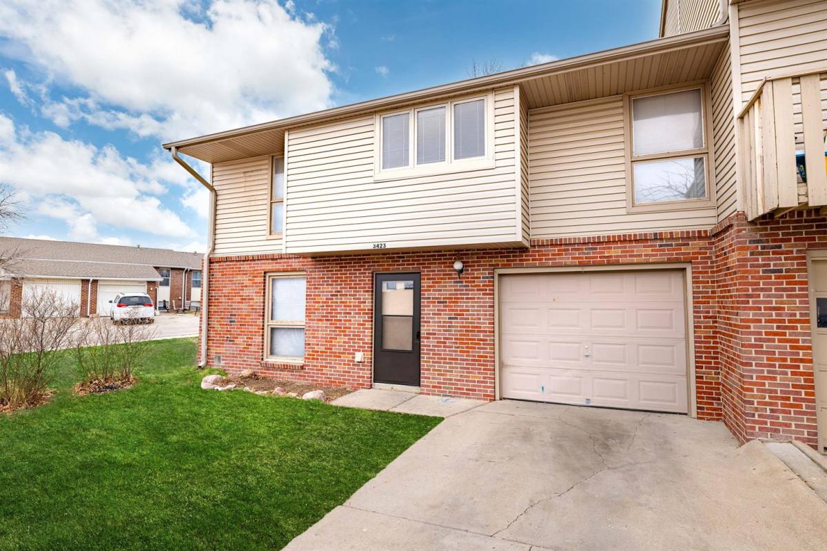 Apartment for rent at 3511 Portia St, Lincoln, NE 68521