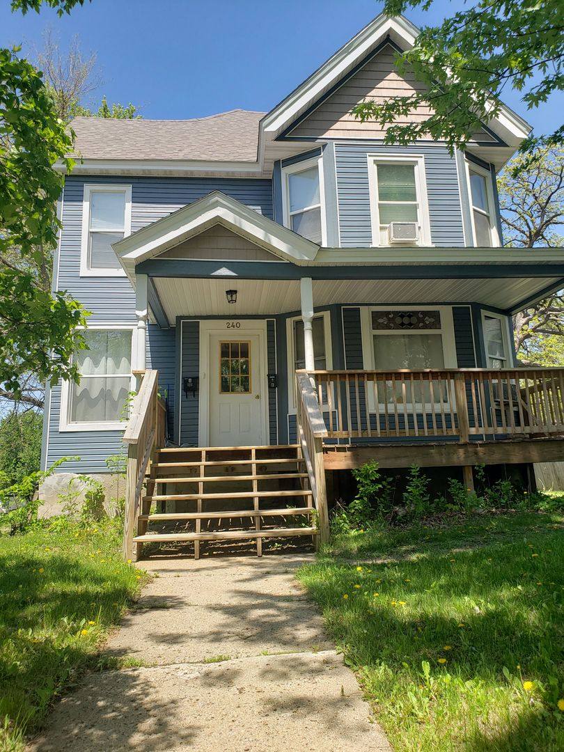 Townhouse for rent at 240 E Rice St, Owatonna, MN 55060