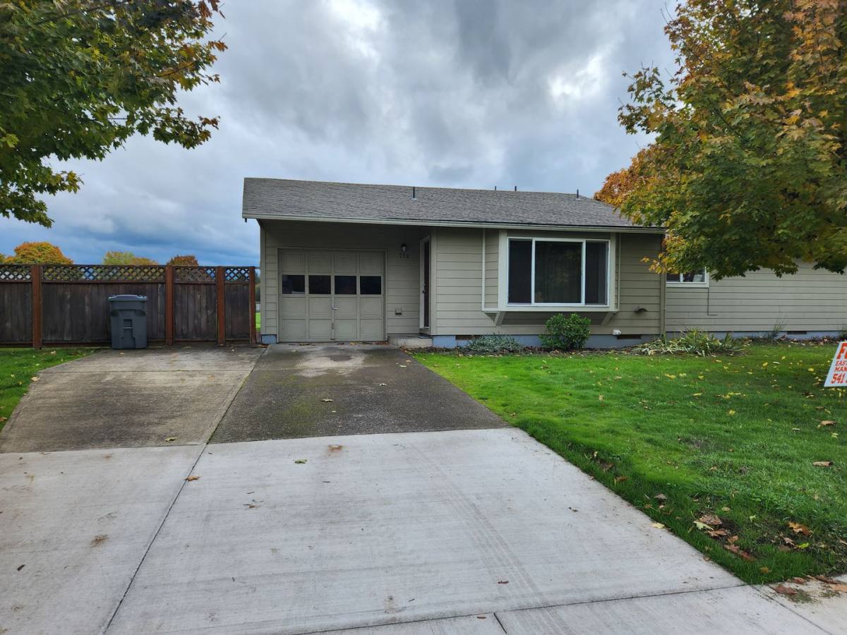 House for rent at 750 Walker Rd, Lebanon, OR 97355