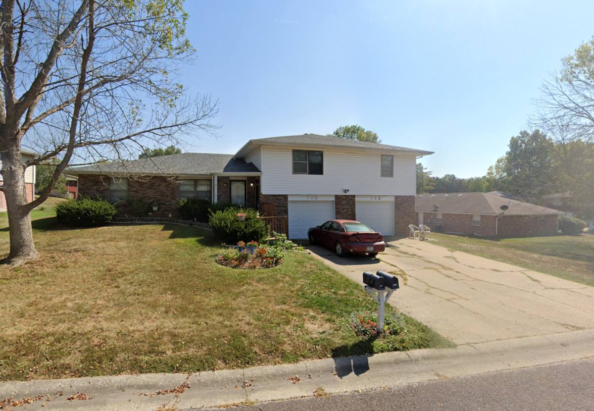Apartment for rent at 723-725 Pear Tree Circle, Columbia, MO 65203