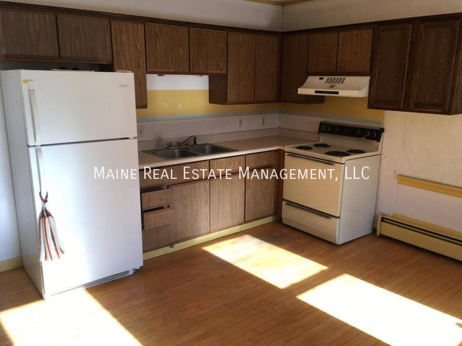 Apartment for rent at 15 Elm St #1, Bangor, ME 04401
