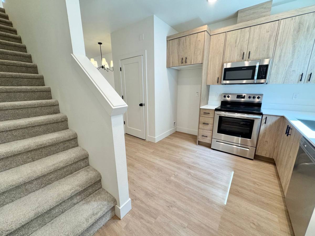 Townhouse for rent at 6611 N Fessenden St, Portland, OR 97203