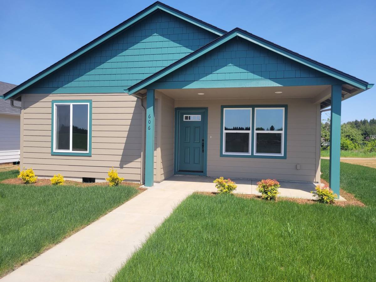 House for rent at 606 Roundtree Blvd, Winlock, WA 98596