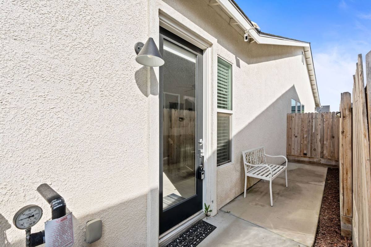 Apartment for rent at 336 E Tyler Court, Visalia, CA 93291