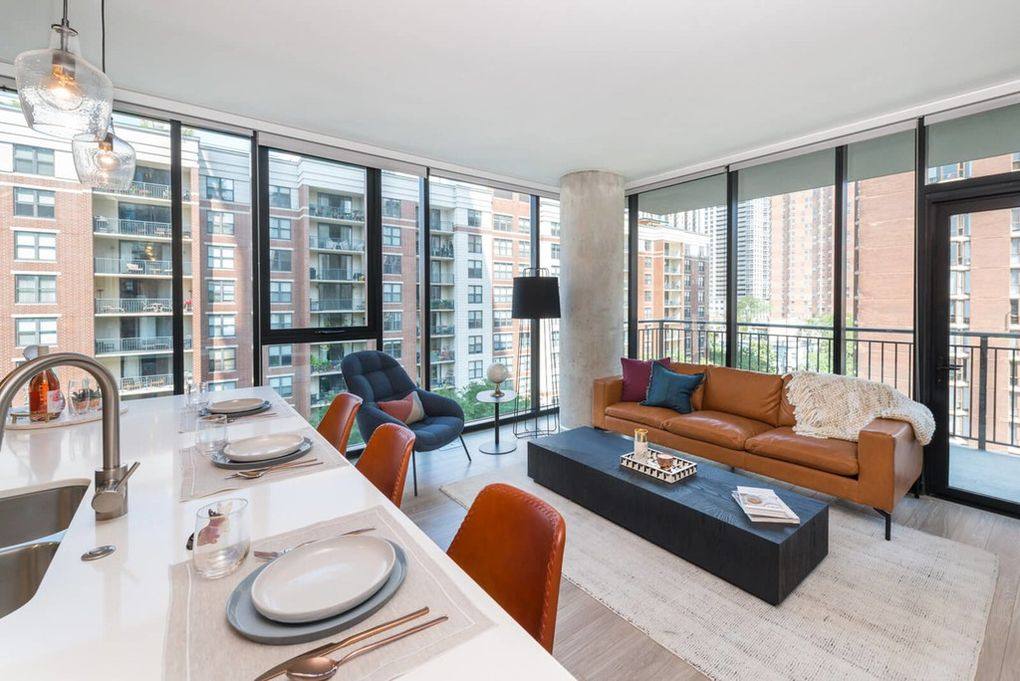 Apartment for rent at 833 N Clark St, Chicago, IL 60610