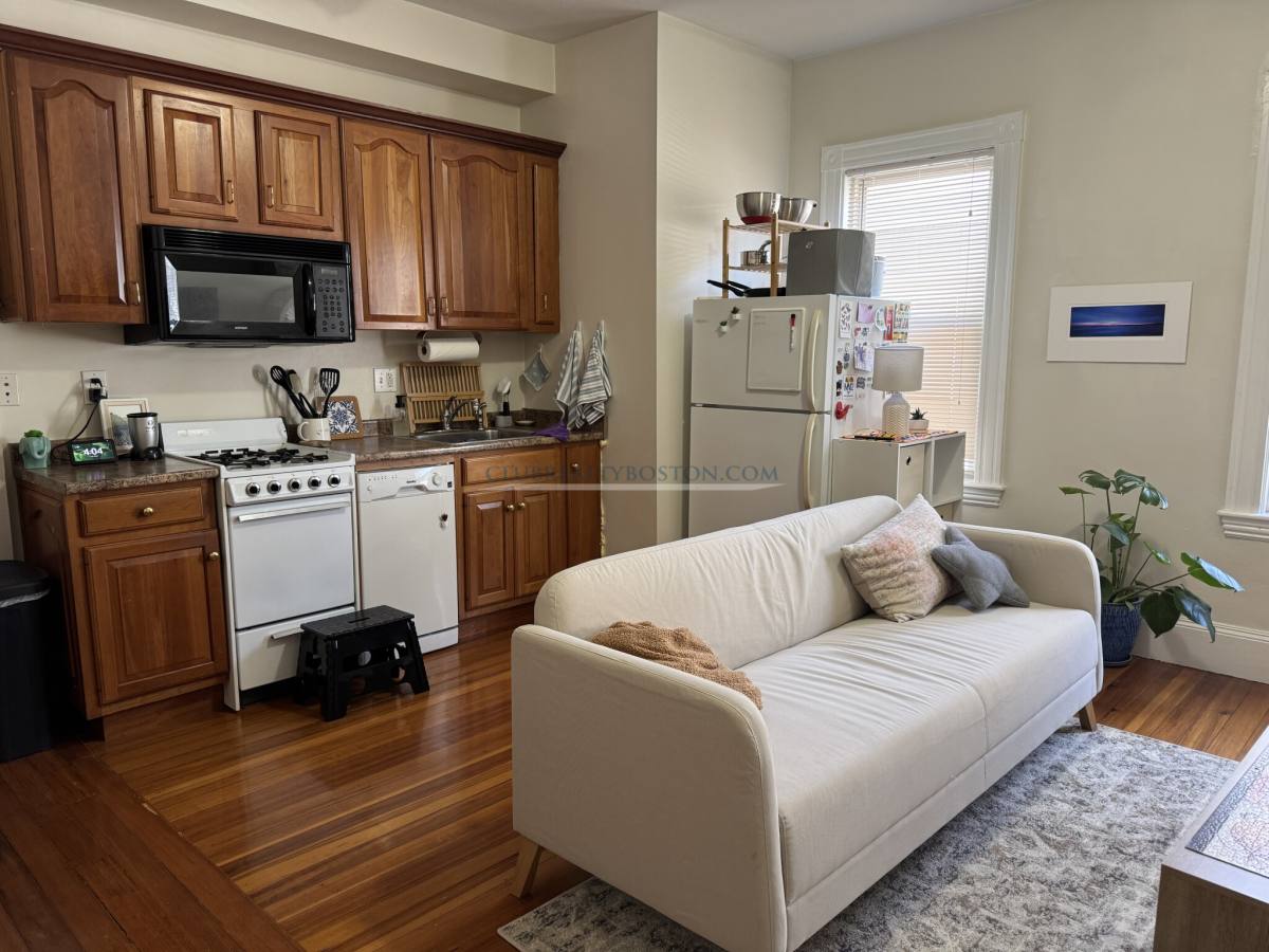 Apartment for rent at 368 Crescent Ave #3, Waltham, MA 02453