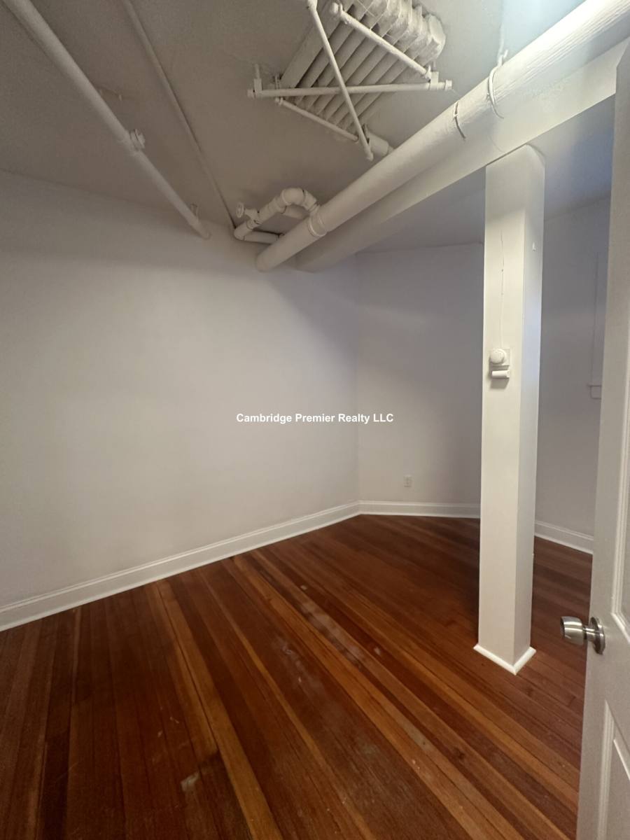 Apartment for rent at 3 Linnaean St #5B, Cambridge, MA 02138