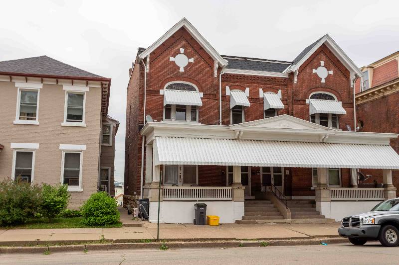 Apartment for rent at 1660 Iowa St #1 2, Dubuque, IA 52001