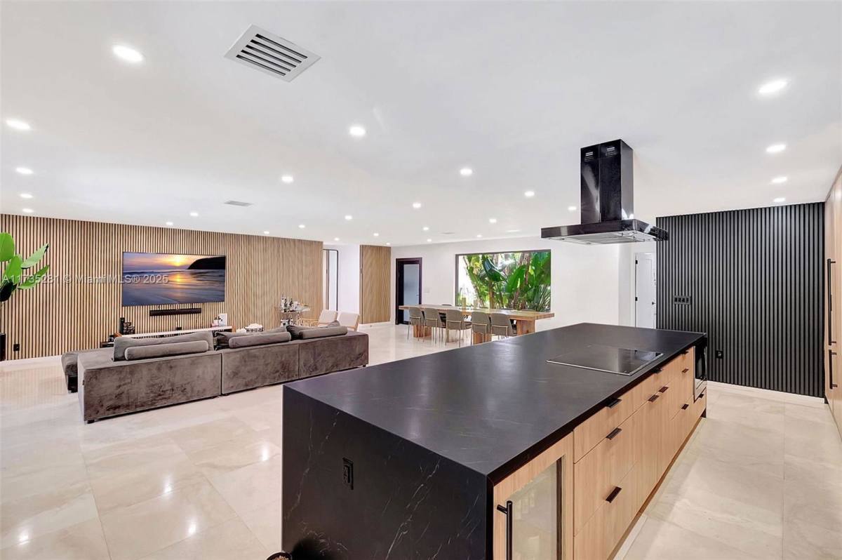 House for rent at 7711 Miami View Dr #SF1, Miami Beach, FL 33141