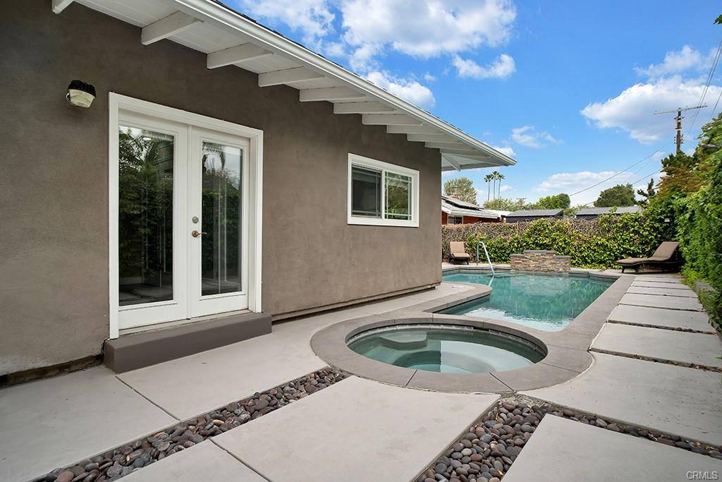 House for rent at 23812 Calvert St, Woodland Hills, CA 91367
