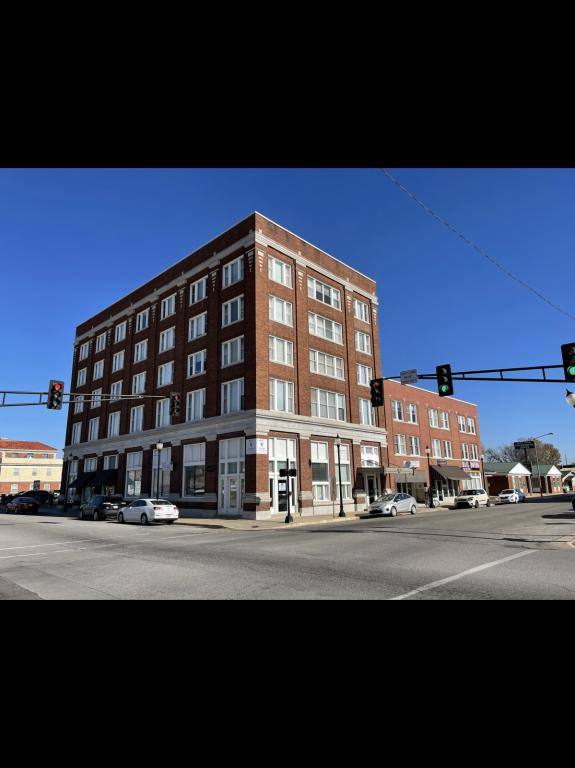 Apartment for rent at 103 E Central Ave #200, Miami, OK 74354