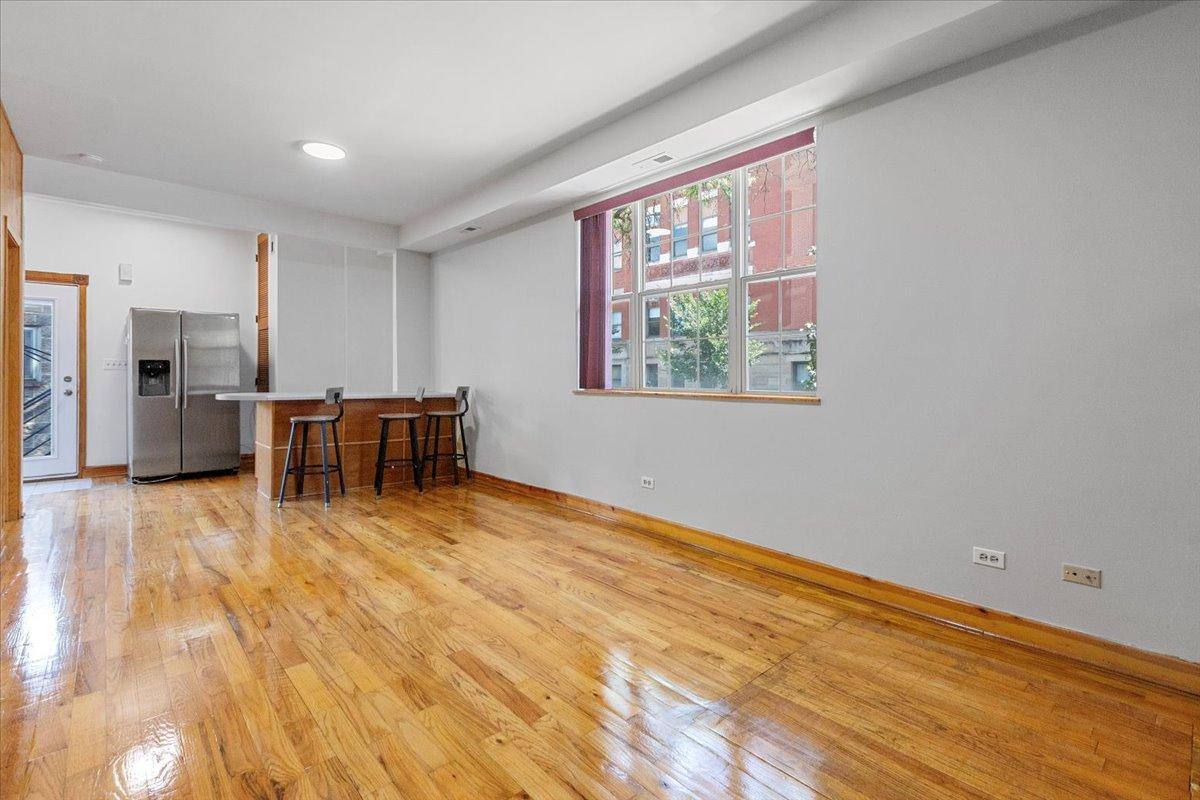 Apartment for rent at 1900 W Ohio St #1R, Chicago, IL 60622