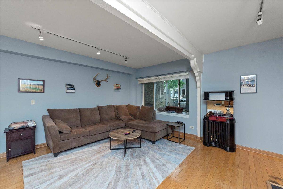Apartment for rent at 3223 N Kenmore Ave #1, Chicago, IL 60657
