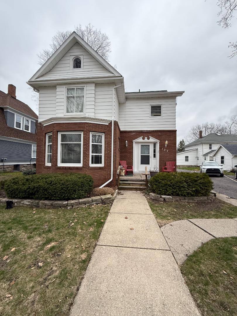 Apartment for rent at 127 E Oak St #2, Mason, MI 48854