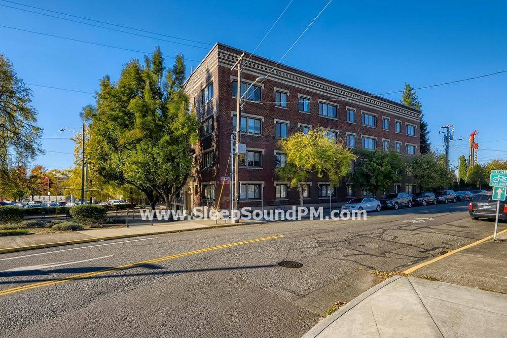 Apartment for rent at 253 N Broadway #5, Portland, OR 97227
