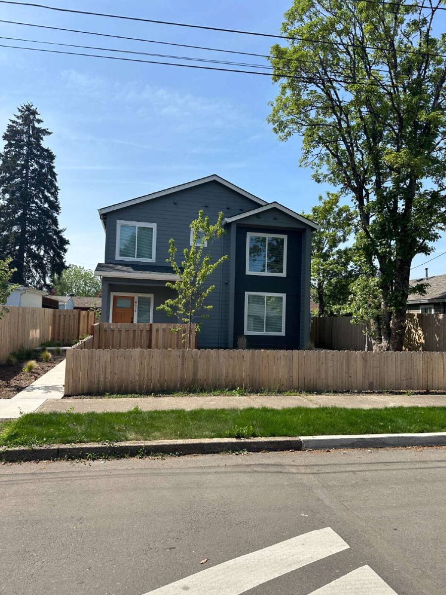 Townhouse for rent at 8479 SE 64th Ave, Portland, OR 97206