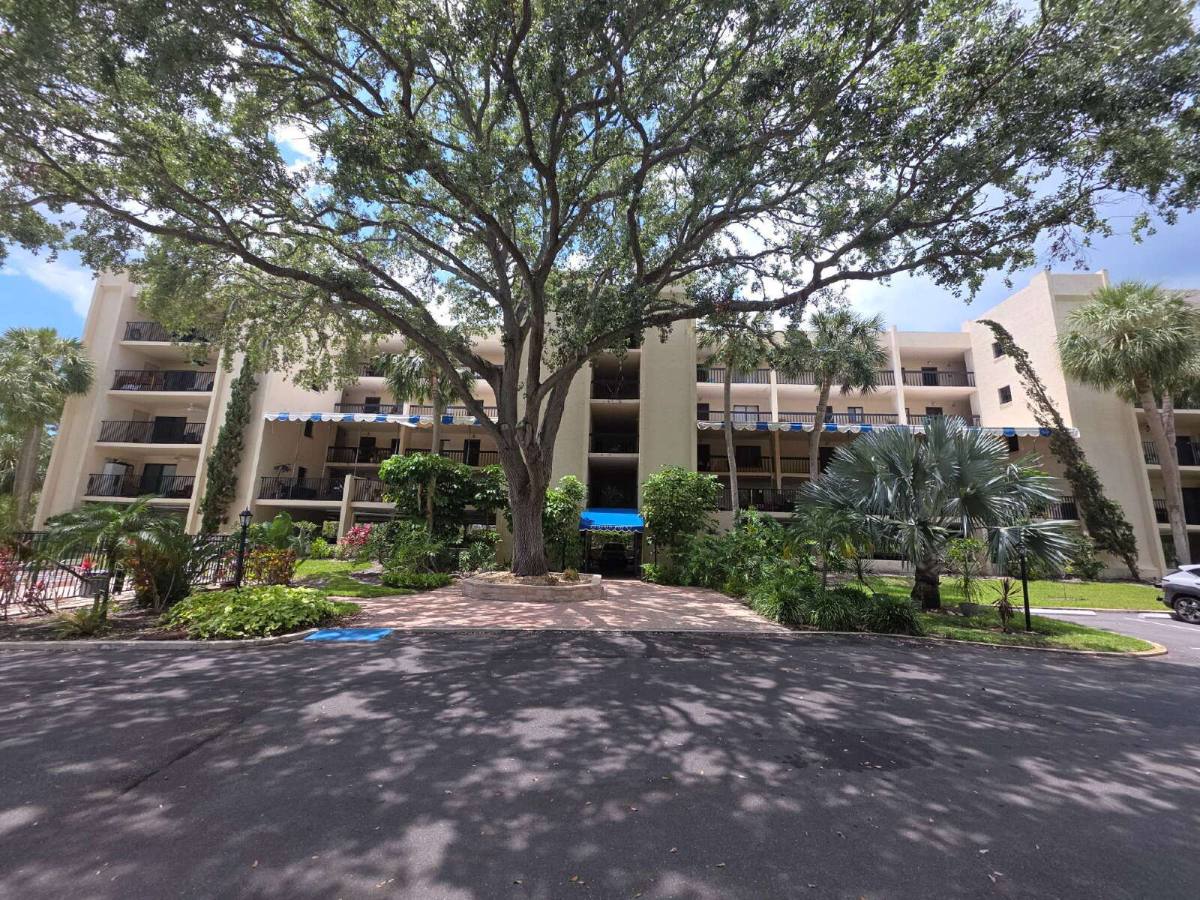 Condo for rent at 406 Tarpon Point, Tarpon Springs, FL 34689