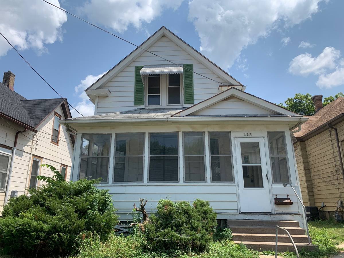 House for rent at 125 S Lincoln Ave, Davenport, IA 52802