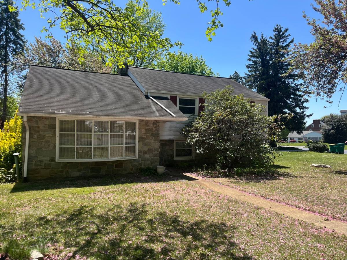 House for rent at 90 Roosevelt Blvd, Lancaster, PA 17601
