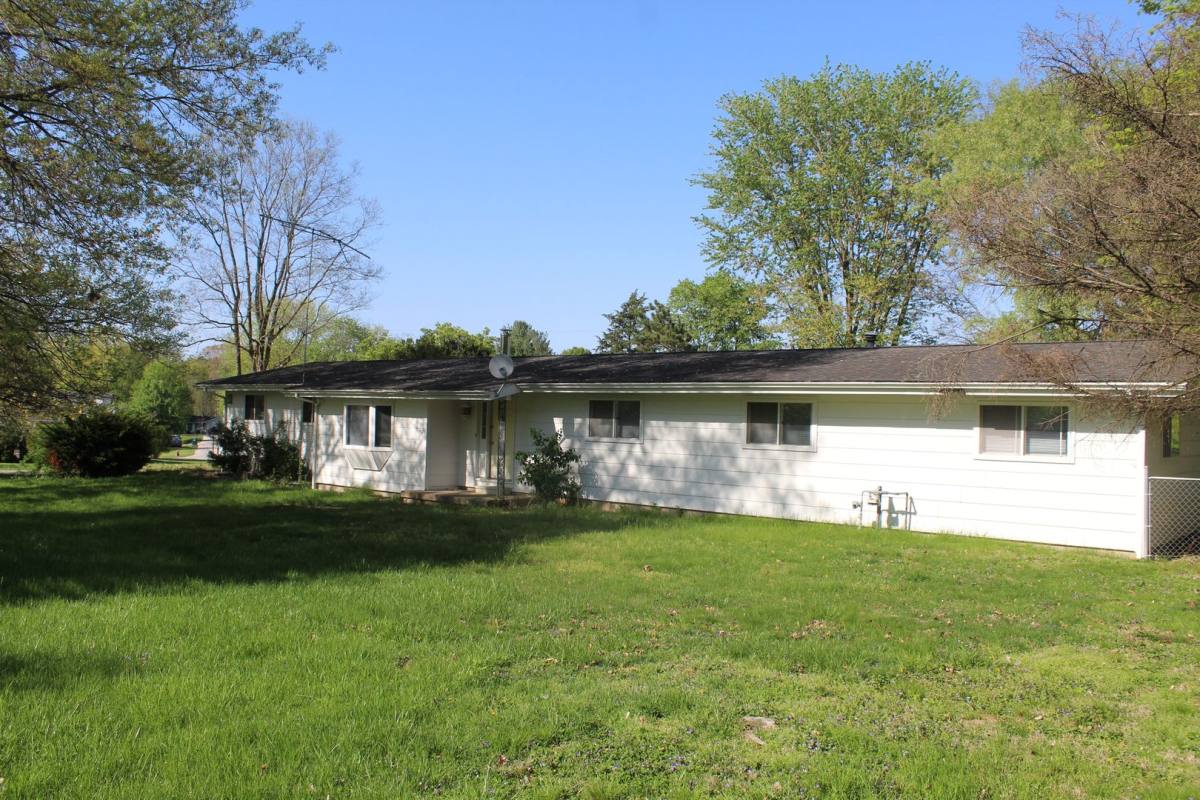 House for rent at 104 Roosevelt Dr, Cloverdale, IN 46120
