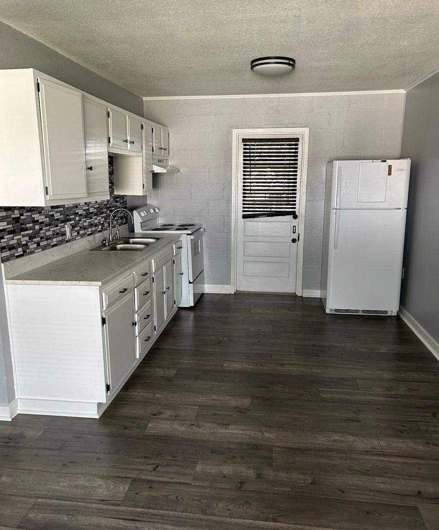 127-133 Alder Ave, Fort Walton Beach, FL 32548 - Apartment For Rent - Image 2