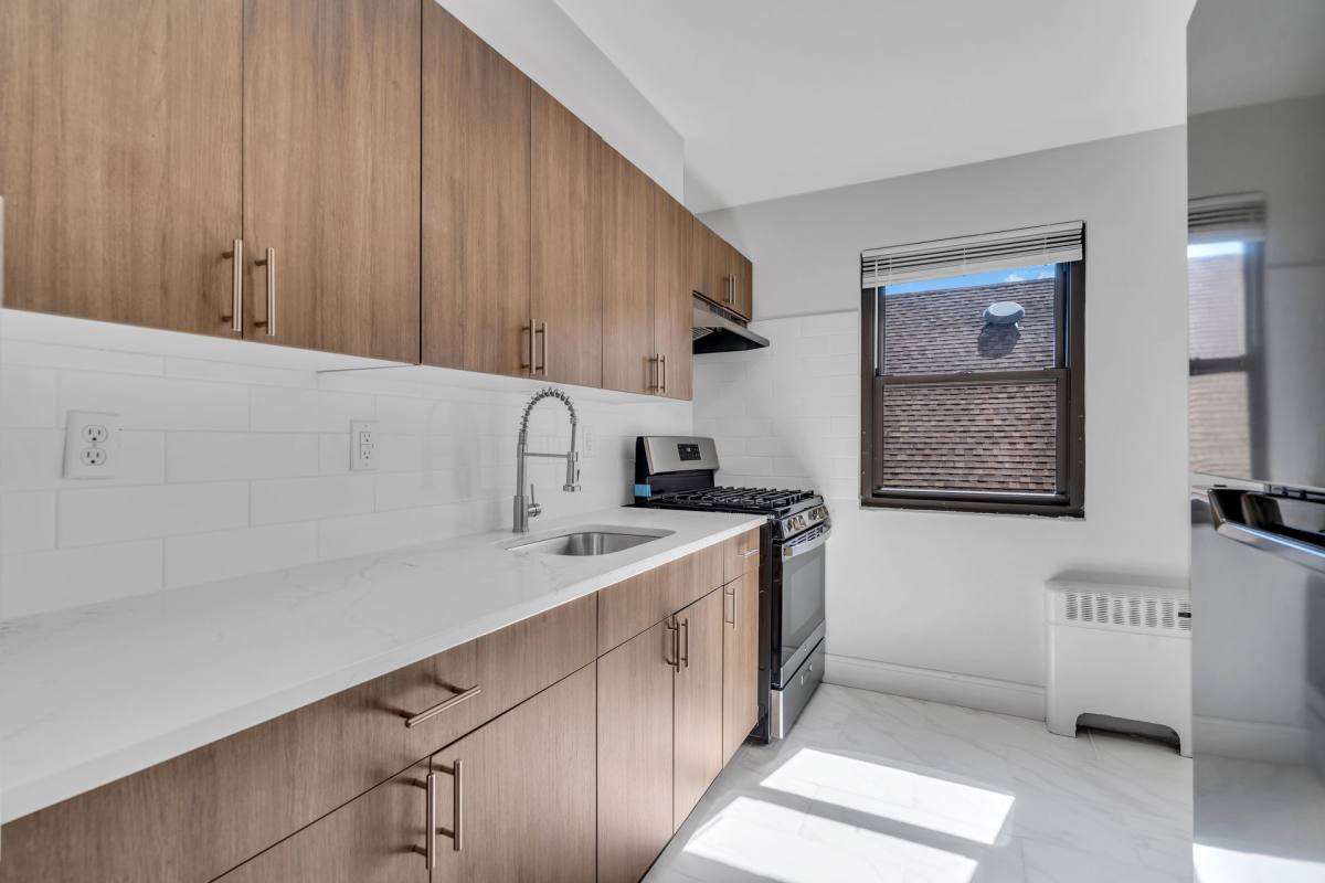 Apartment for rent at 508-542 Broad Ave, Palisades Park, NJ 07650