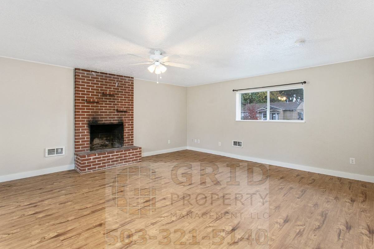 House for rent at 8705 SE Pardee St, Portland, OR 97266