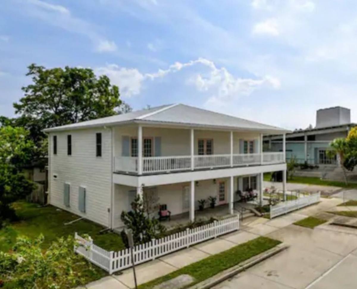 Apartment for rent at 300 Coleman Ave, Waveland, MS 39576