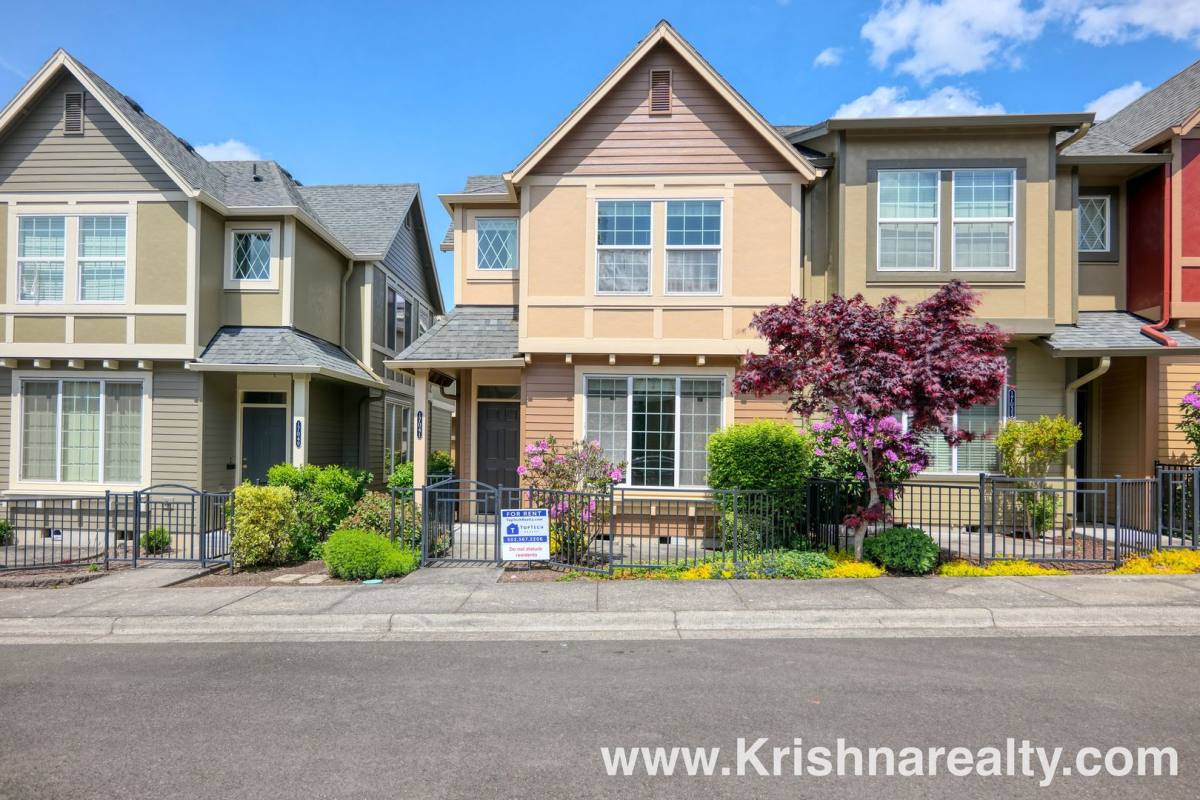 Townhouse for rent at 17041 SW Pleasanton Lane, Beaverton, OR 97003