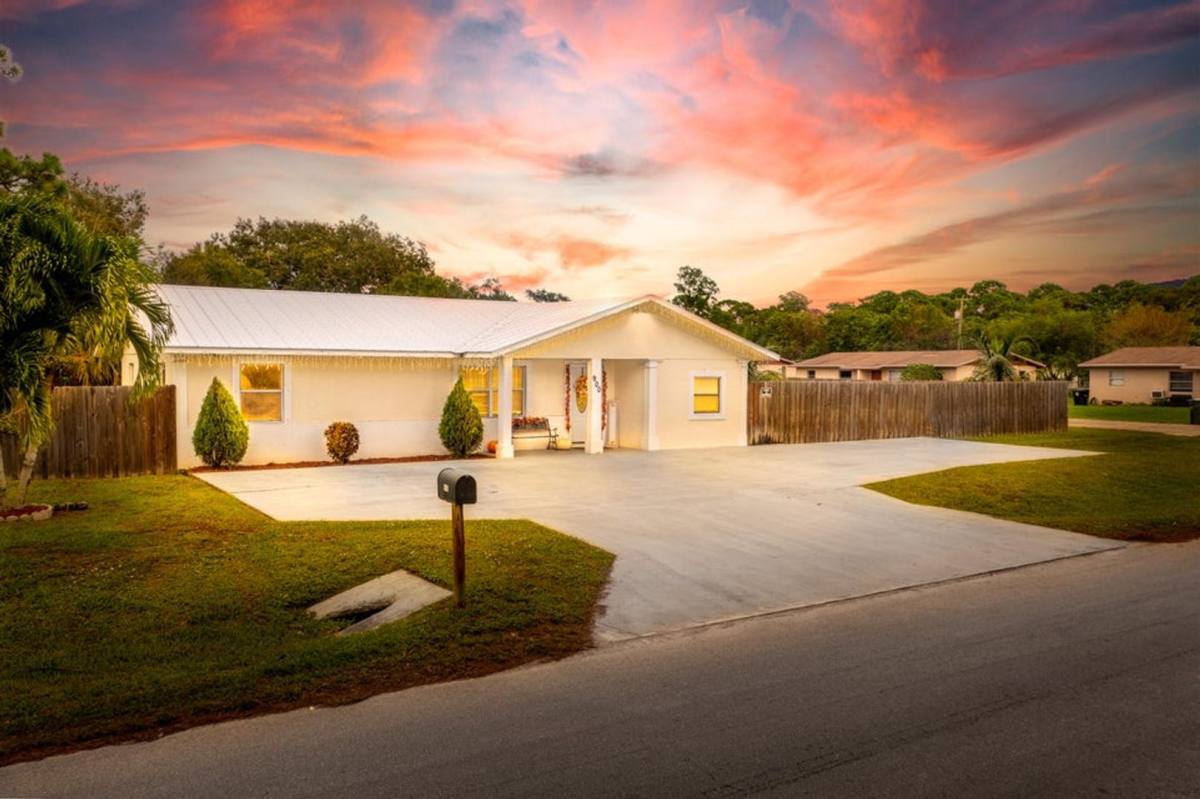 House for rent at 900 King Orange Dr, Fort Pierce, FL 34982