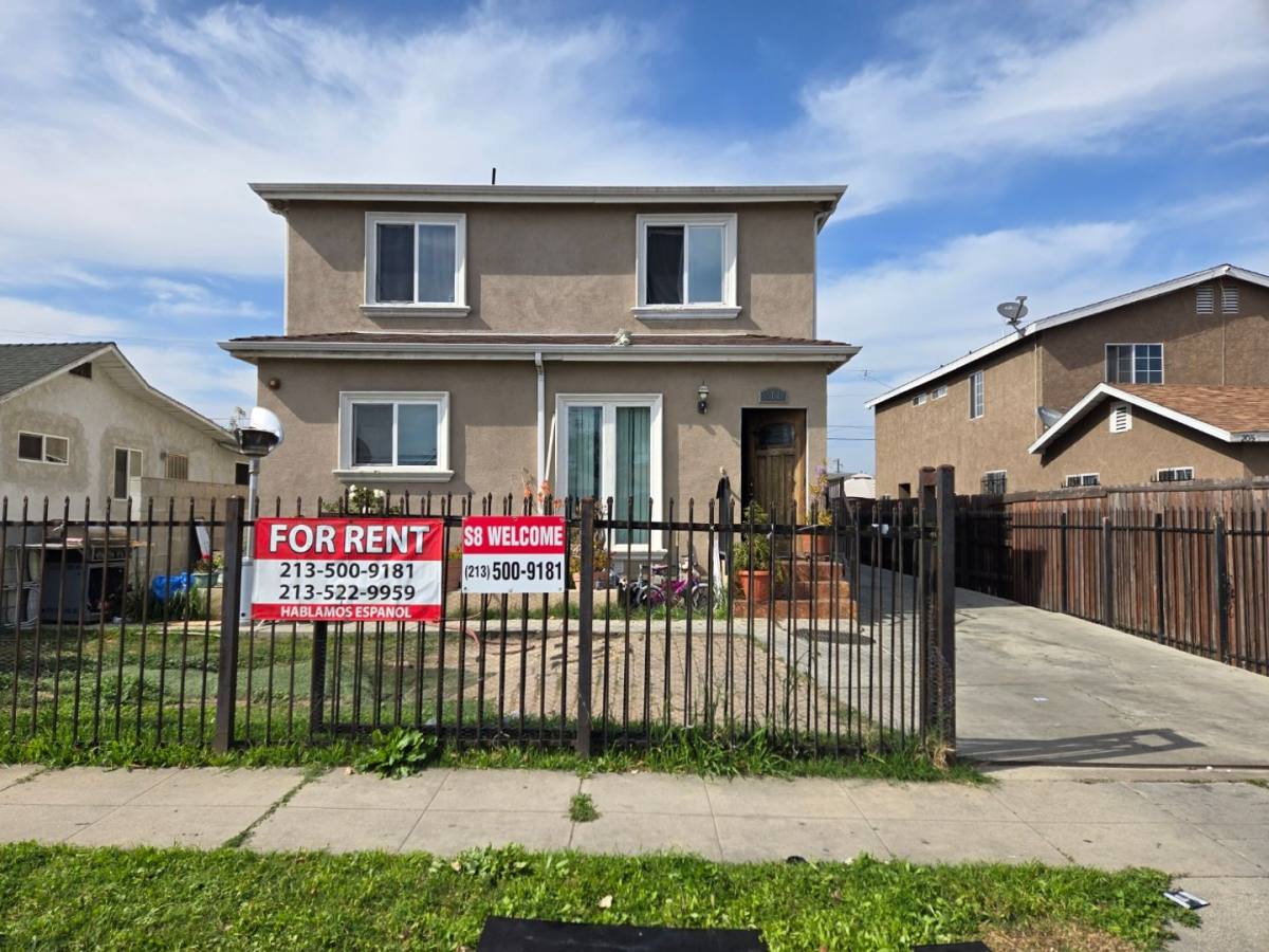 Apartment for rent at 211 W 109th Place, Los Angeles, CA 90061