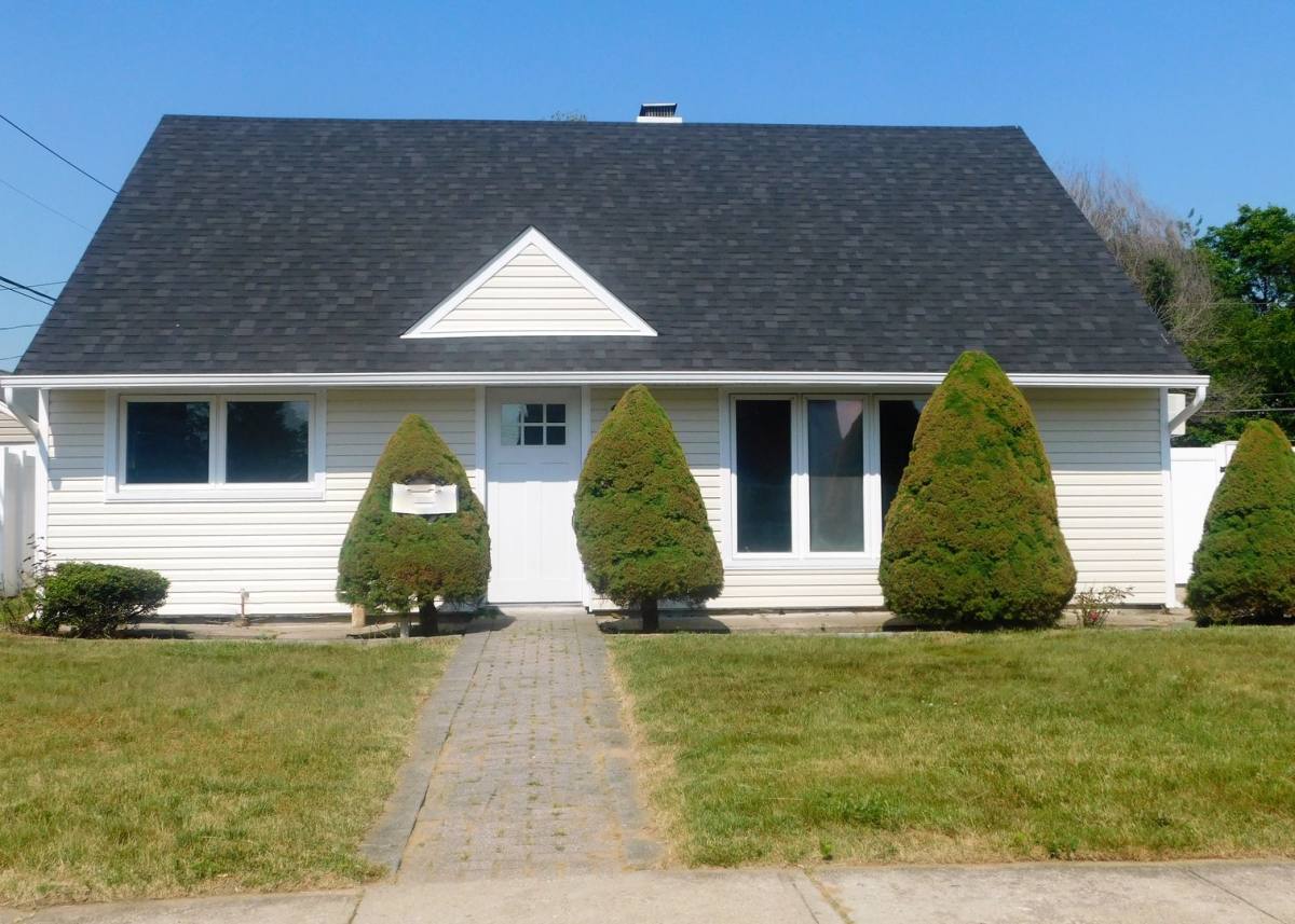 Apartment for rent at 95 Barbara Lane, Levittown, NY 11756
