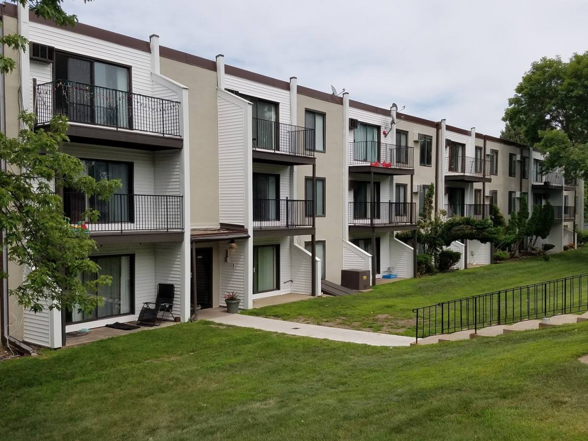 Apartment for rent at 7405 W 123rd St, Saint Paul, MN 55124