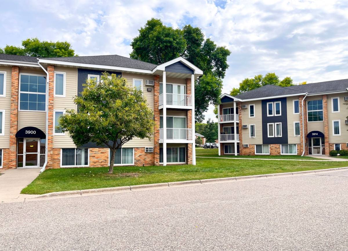 Apartment for rent at 3898 S Valley View Dr, Saint Paul, MN 55122