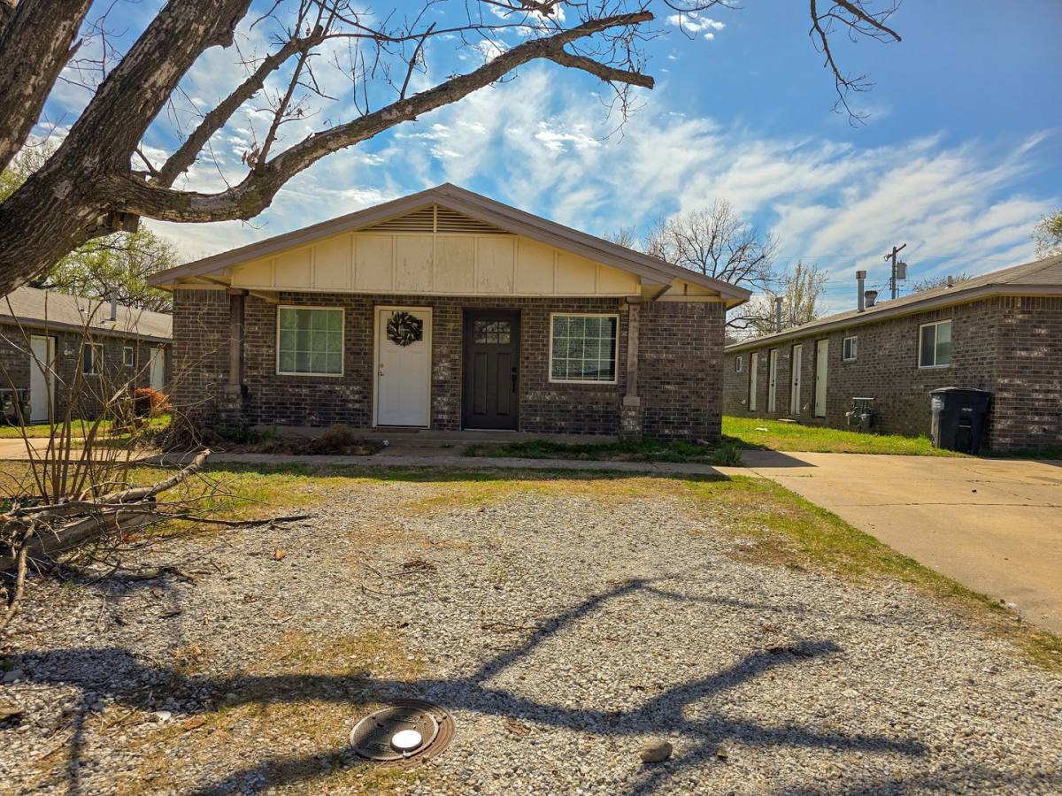 Apartment for rent at 1117 E Parker St, Shawnee, OK 74804