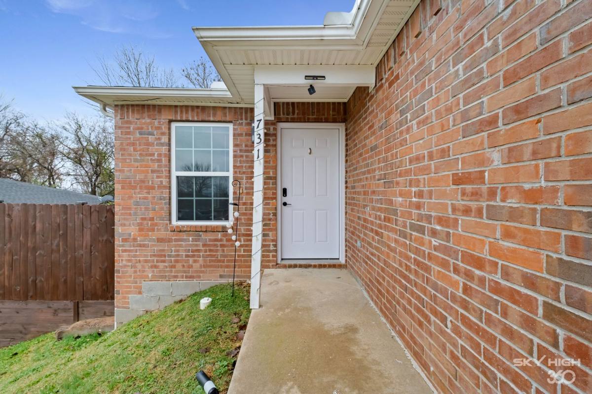 House for rent at 731 S Erika Ave, Fayetteville, AR 72701