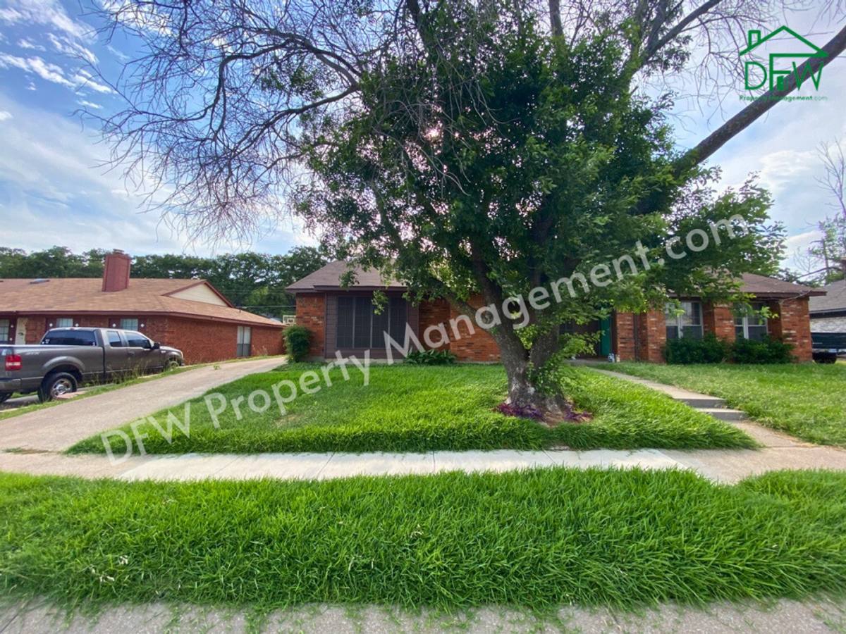 House for rent at 1037 Stableway Lane, Bedford, TX 76022