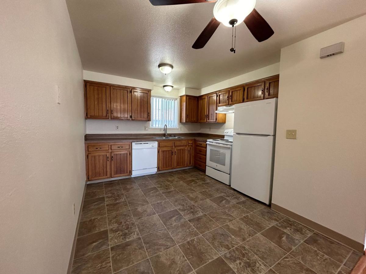Townhouse for rent at 1175 Clearview Ave NE, Salem, OR 97303